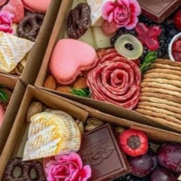 Meet THE BARNDOOR CHIC 🥂 - Picture 13 of 13